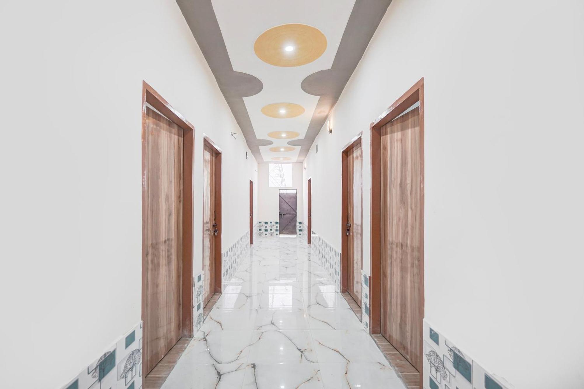 Hotel O Golden Bird Noida Eksteriør billede